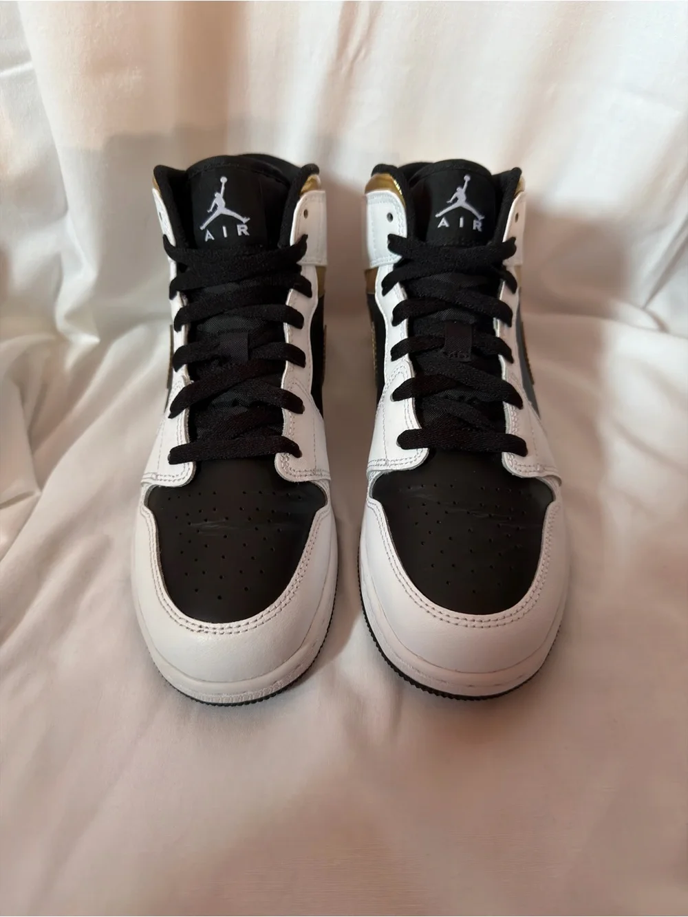 Air Jordan 1 Mid GS White Gold